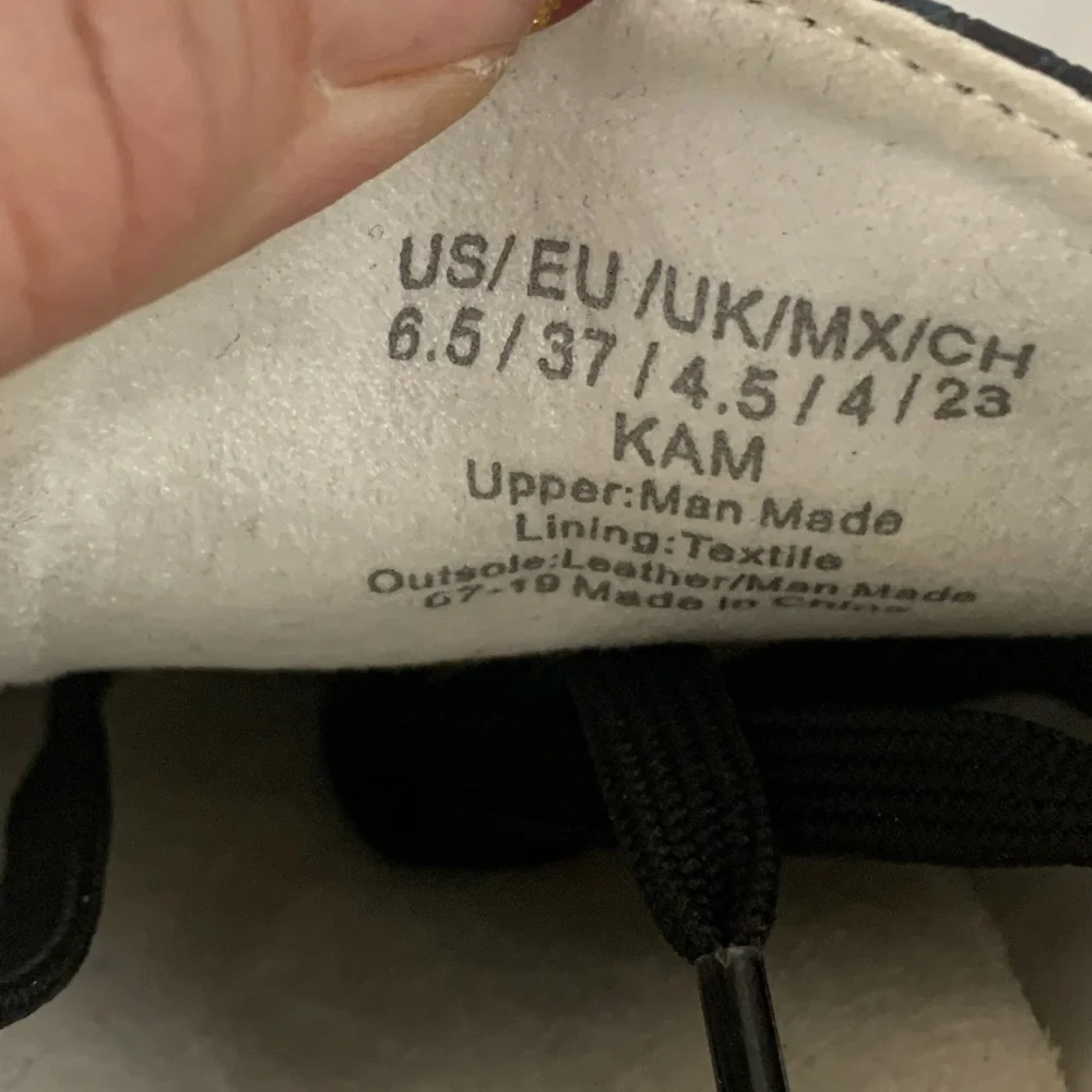 Kenneth Cole Kam Snake-Embossed Lace Up Sneakers - Size 6.5 - Picture 11 of 11